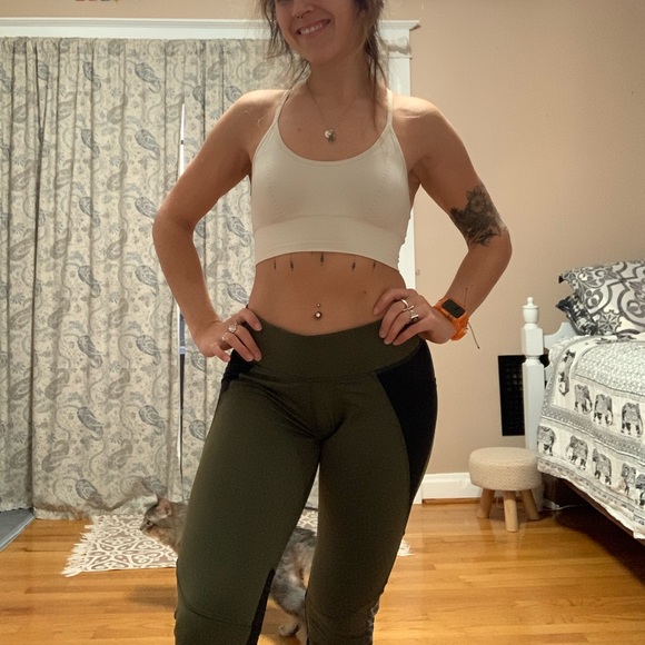 **SOLD** Pink green leggings with pockets - Picture 3 of 3